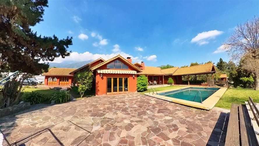 Parcela Con Gran Casa Y Un Hermoso Entorno Natural.