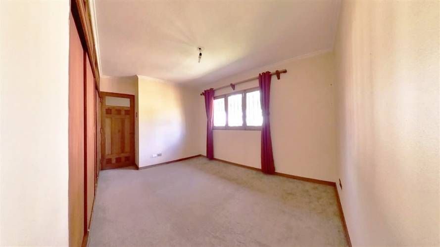 Parcela Con Gran Casa Y Un Hermoso Entorno Natural.