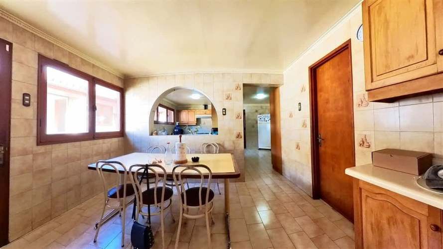 Parcela Con Gran Casa Y Un Hermoso Entorno Natural.