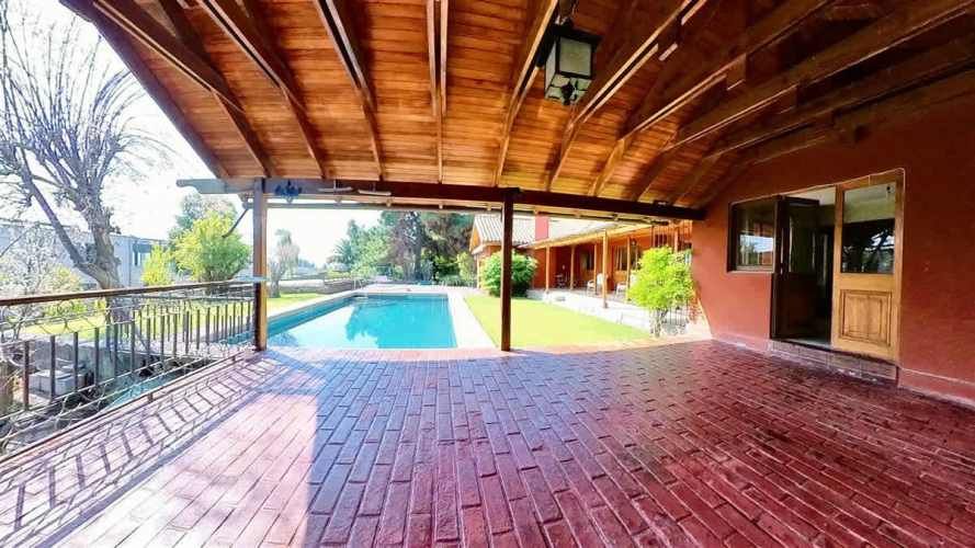 Parcela Con Gran Casa Y Un Hermoso Entorno Natural.