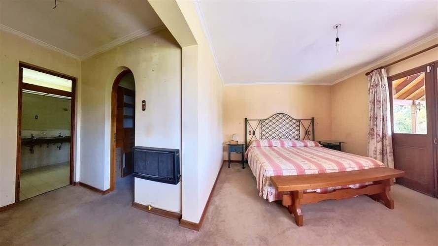 Parcela Con Gran Casa Y Un Hermoso Entorno Natural.