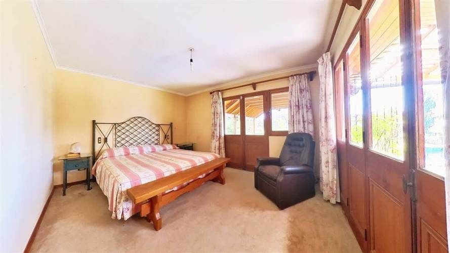 Parcela Con Gran Casa Y Un Hermoso Entorno Natural.