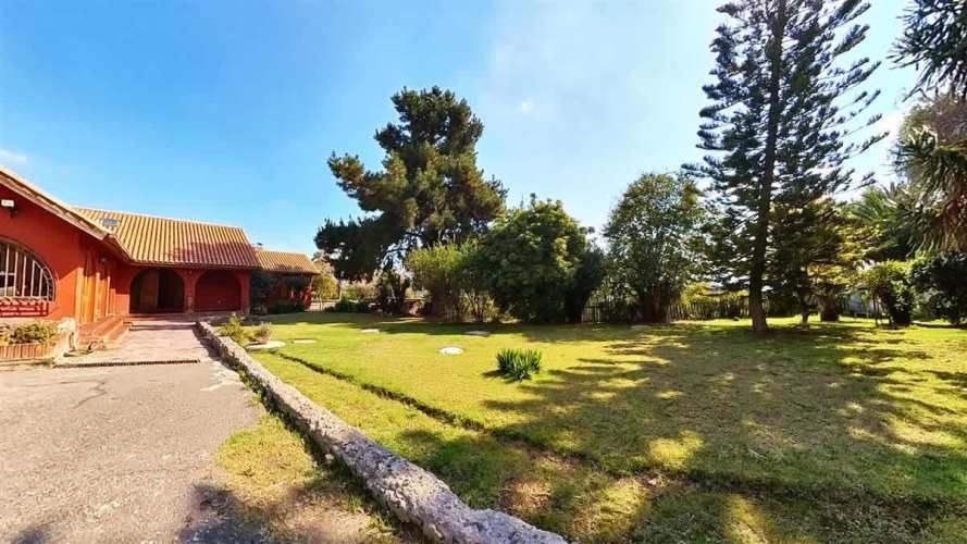 Parcela Con Gran Casa Y Un Hermoso Entorno Natural.