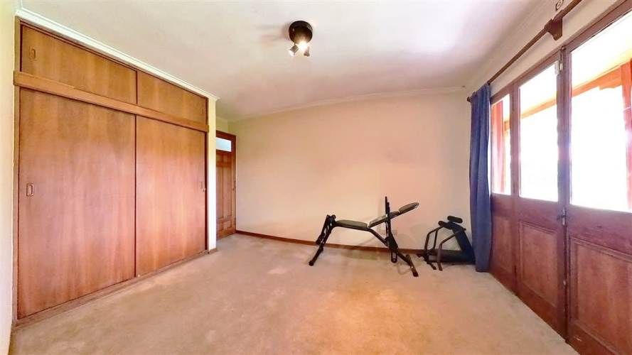 Parcela Con Gran Casa Y Un Hermoso Entorno Natural.