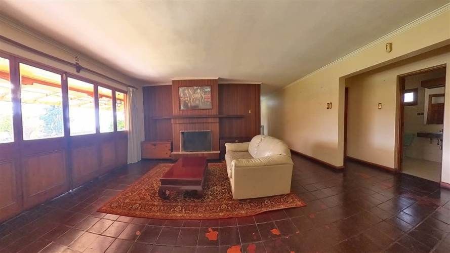 Parcela Con Gran Casa Y Un Hermoso Entorno Natural.