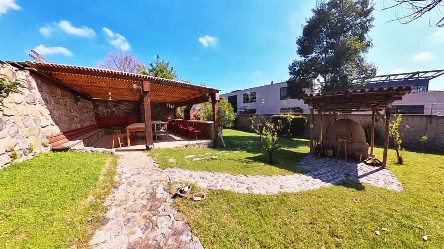 Parcela Con Gran Casa Y Un Hermoso Entorno Natural.