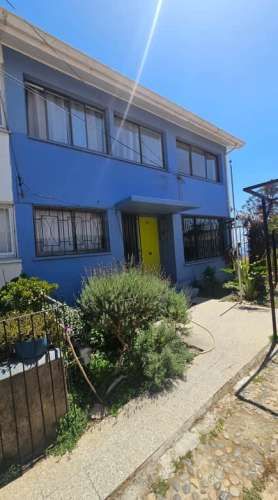 Vende amplia casa en Cerro Alegre Valparaiso