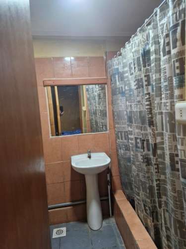 Dormitorio semi amoblado con baño privado