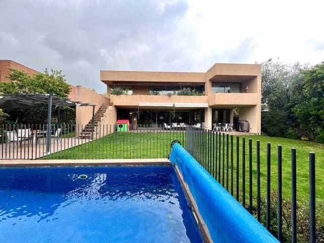 Casa en venta c/ estacionamiento en Los Trapenses