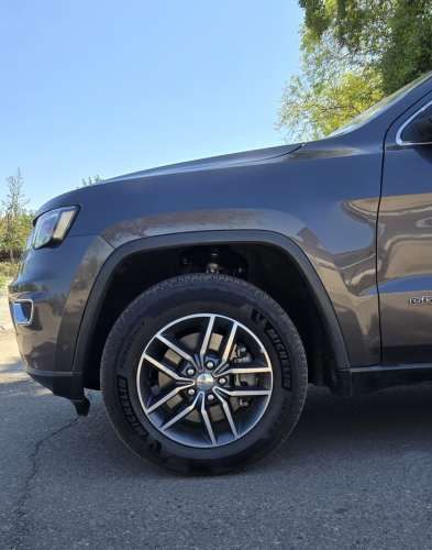 Jeep GRAND CHEROKEE LAREDO