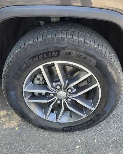 Jeep GRAND CHEROKEE LAREDO