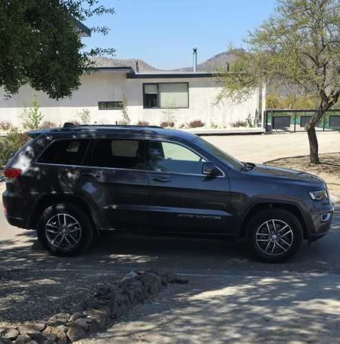 Jeep GRAND CHEROKEE LAREDO