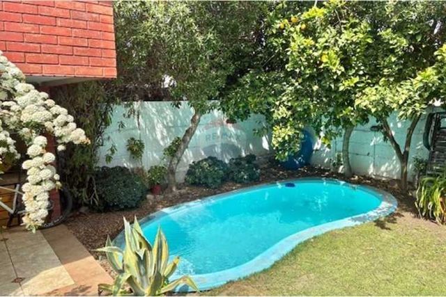 Amplia casa con piscina - ciudad satélite, maipú