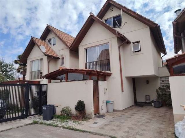 CASA calle el carmen de huechuraba