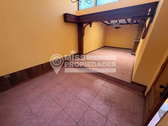 SE VENDE CASA EN SECTOR CENTRO