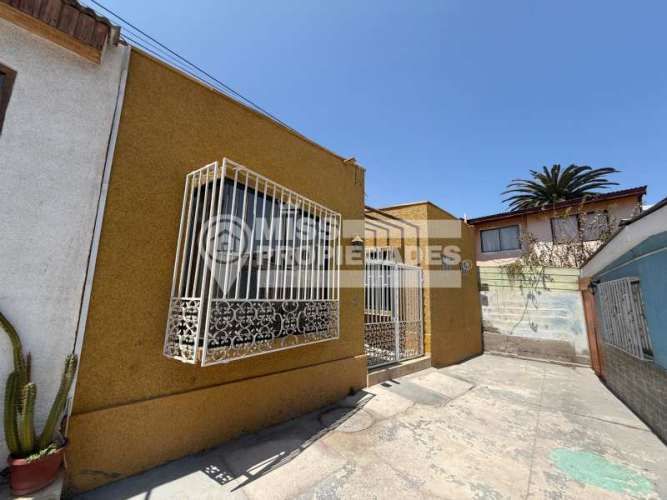 SE VENDE CASA EN SECTOR CENTRO