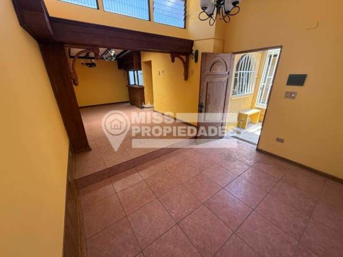 SE VENDE CASA EN SECTOR CENTRO