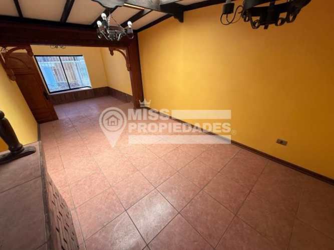 SE VENDE CASA EN SECTOR CENTRO