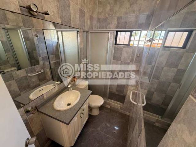 SE VENDE CASA EN SECTOR CENTRO