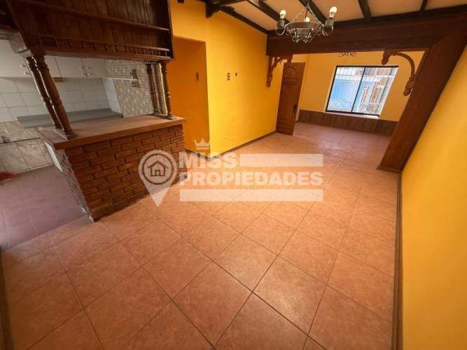 SE VENDE CASA EN SECTOR CENTRO