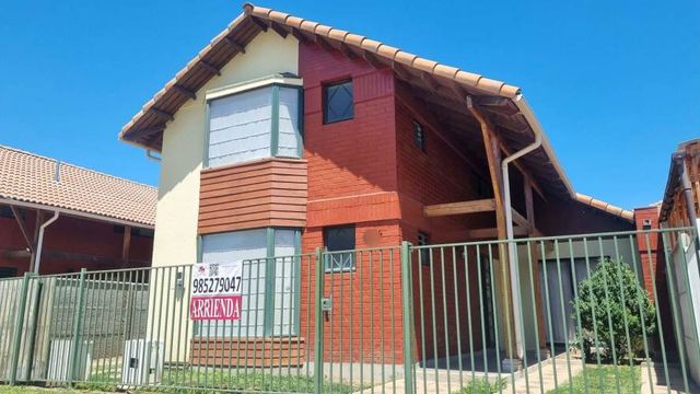 ARRIENDO CASA EN EXCLUSIVO BARRIO DE MACHALI