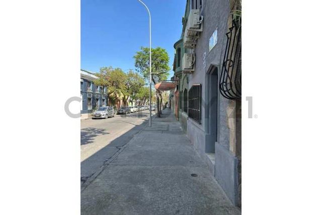 SE VENDE OFICINA AMOBLADA EN BARRIO YUNGAY