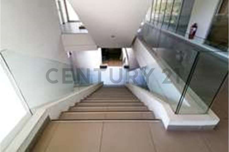 SE VENDE OF. AMOBLADA DE 2 PISOS EN C. EMPRESARIAL