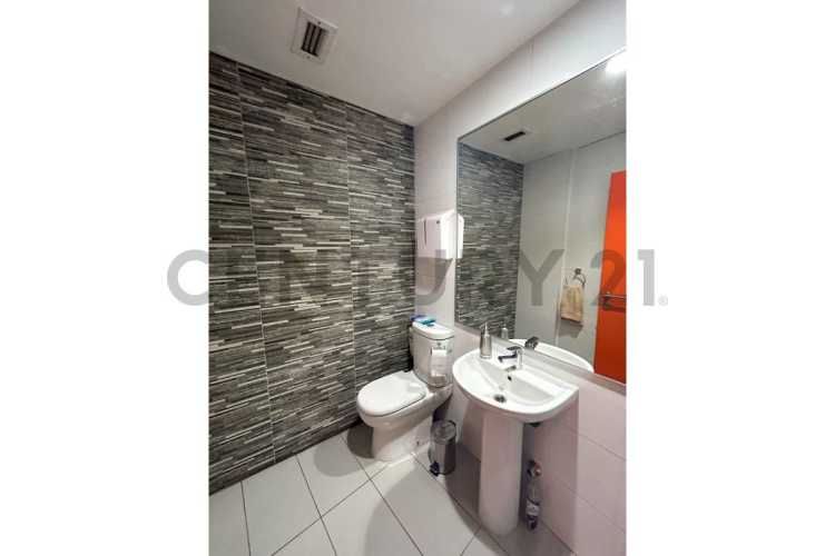 SE VENDE OF. AMOBLADA DE 2 PISOS EN C. EMPRESARIAL