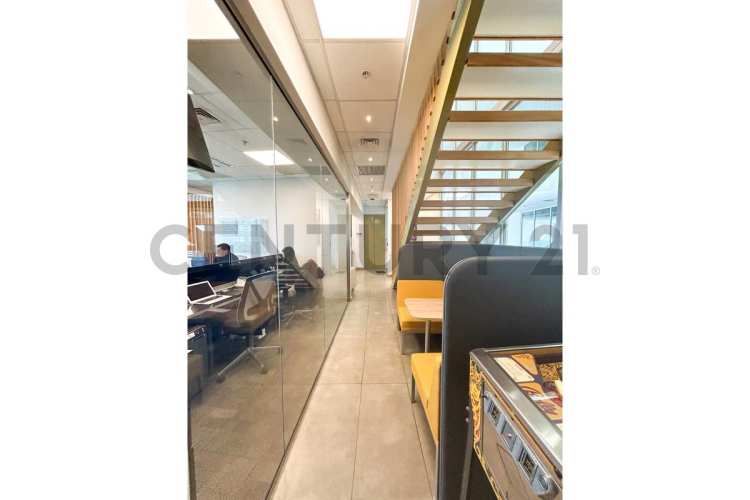 SE VENDE OF. AMOBLADA DE 2 PISOS EN C. EMPRESARIAL