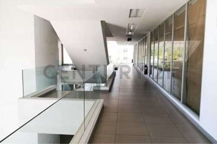 SE VENDE OF. AMOBLADA DE 2 PISOS EN C. EMPRESARIAL