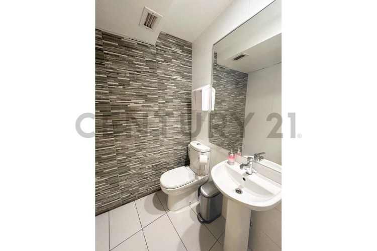 SE VENDE OF. AMOBLADA DE 2 PISOS EN C. EMPRESARIAL