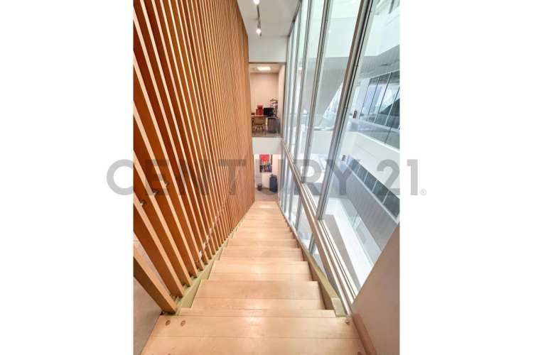 SE VENDE OF. AMOBLADA DE 2 PISOS EN C. EMPRESARIAL