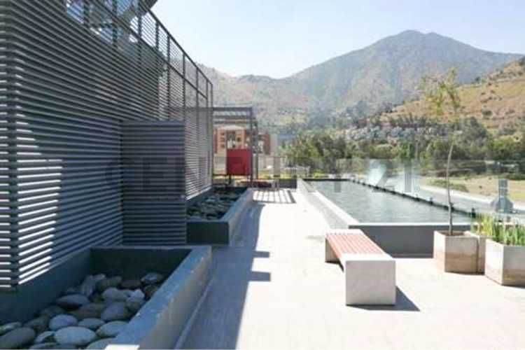 SE VENDE OF. AMOBLADA DE 2 PISOS EN C. EMPRESARIAL