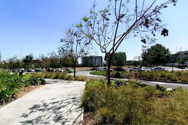 SE VENDE OF. AMOBLADA DE 2 PISOS EN C. EMPRESARIAL