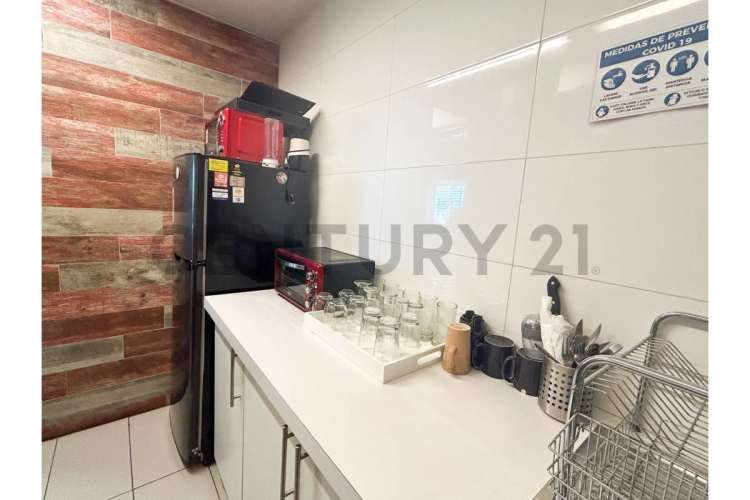 SE VENDE OF. AMOBLADA DE 2 PISOS EN C. EMPRESARIAL