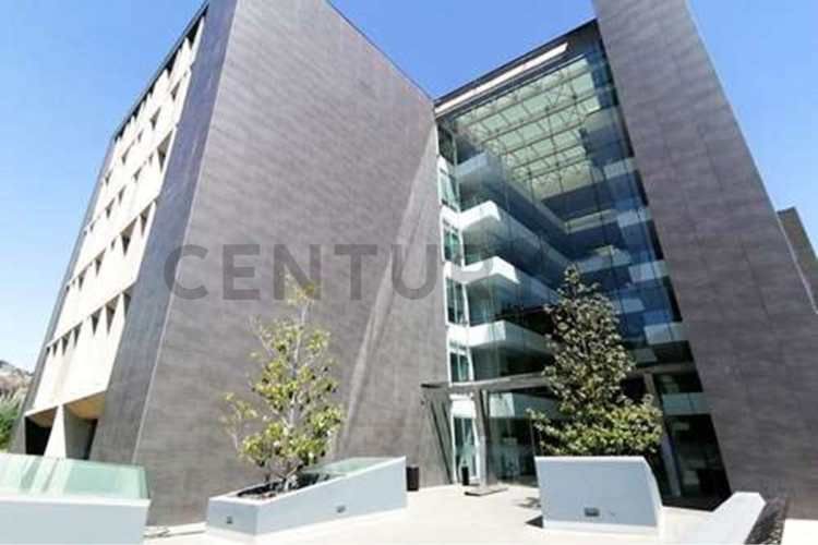 SE VENDE OF. AMOBLADA DE 2 PISOS EN C. EMPRESARIAL