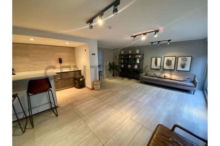 EN VENTA AMPLIO DEPTO CON ESTACIONAMIENTO