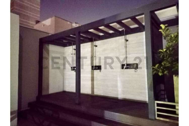 EN VENTA AMPLIO DEPTO CON ESTACIONAMIENTO