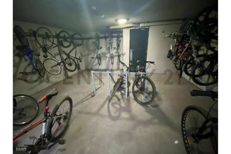 EN VENTA AMPLIO DEPTO CON ESTACIONAMIENTO