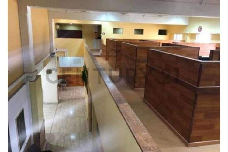 SE ACEPTAN OFERTAS SE VENDE OFICINA EN EDIFICIO CENTRICO SANTIAGO
