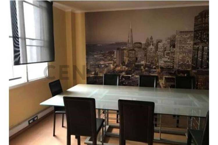 SE ACEPTAN OFERTAS SE VENDE OFICINA EN EDIFICIO CENTRICO SANTIAGO