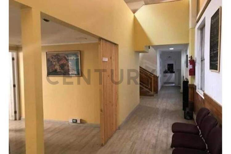 SE ACEPTAN OFERTAS SE VENDE OFICINA EN EDIFICIO CENTRICO SANTIAGO