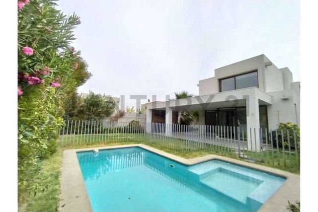 VENTA CASA CHICUREO - CONDOMINIO AGUAS CLARAS