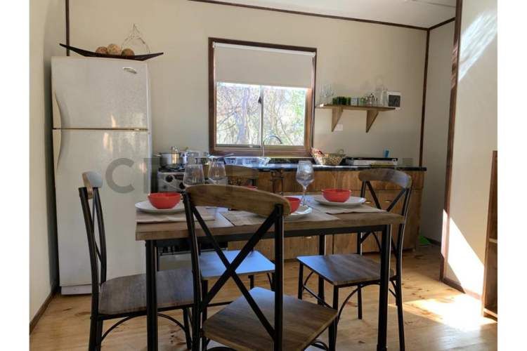 CASA CON 3 CABAÑAS PISCINA QUINCHO Y TINAJA  EN PARCELA