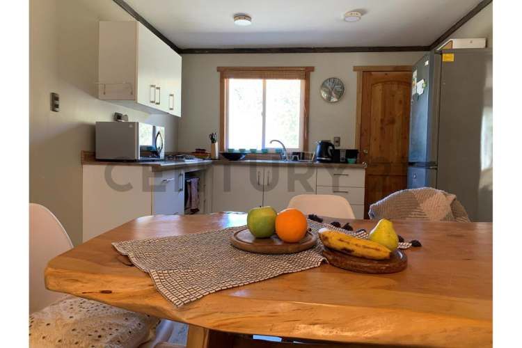 CASA CON 3 CABAÑAS PISCINA QUINCHO Y TINAJA  EN PARCELA