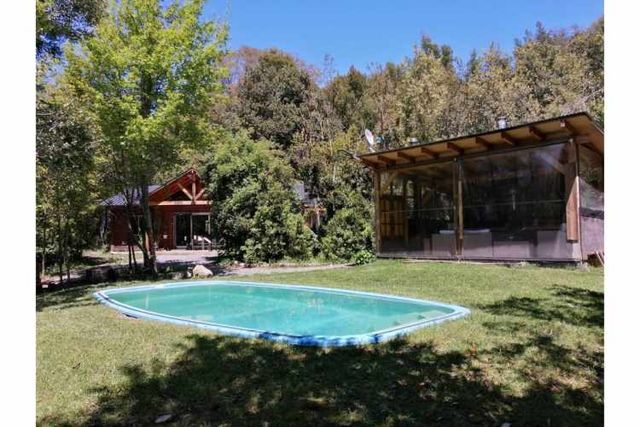 CASA CON 3 CABAÑAS PISCINA QUINCHO Y TINAJA  EN PARCELA
