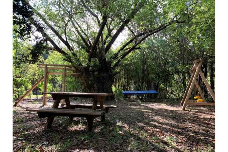 CASA CON 3 CABAÑAS PISCINA QUINCHO Y TINAJA  EN PARCELA
