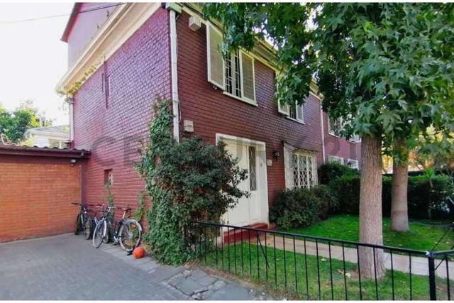 SE VENDE CASA EXCELENTE UBICACIÓN LAS CONDES