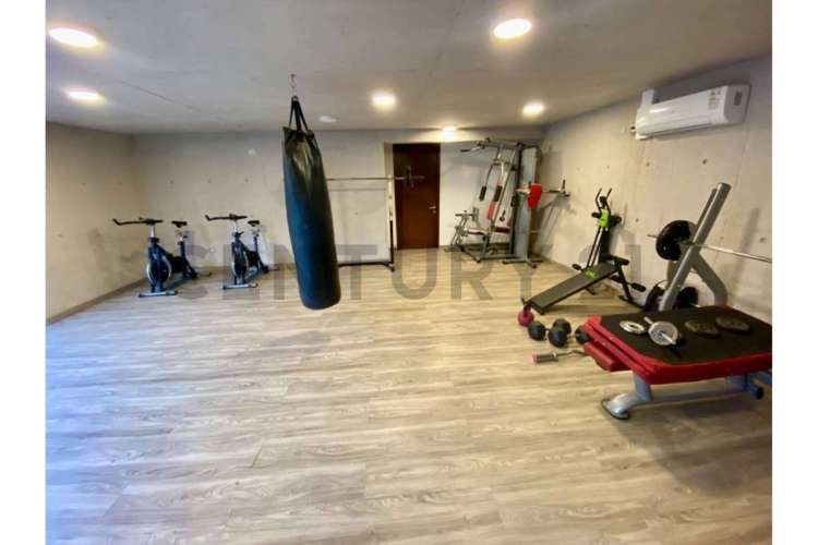 SE VENDE ESPACIOSO Y MODERNO TOWNHOUSE CHICUREO