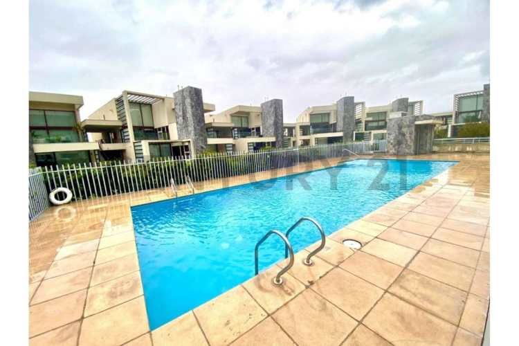 SE VENDE ESPACIOSO Y MODERNO TOWNHOUSE CHICUREO